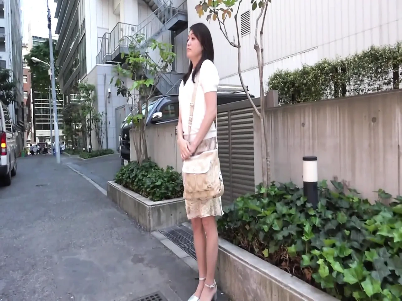 170cm Slender Aya Shooting While Her Husband Is Away!
