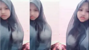 Abg Berjilbab Hitam Tobrut Memamerkan Utingnya Yang Menggoda