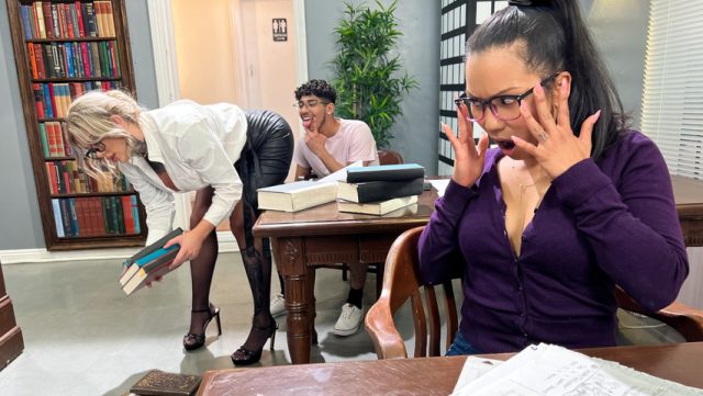 Mainin Di Perpus, Bokep Asik, Goyang Sambil Baca Buku.