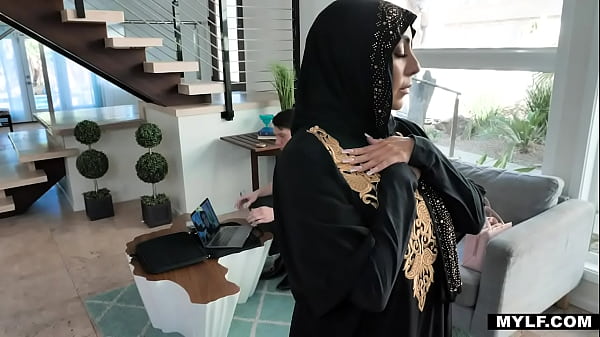 Kylie Kingston, Gadis Alim Yang Pura-pura Suci, Tapi Diam-diam Ngiler Pengen Ngerasain Dosa Paling Nikmat.