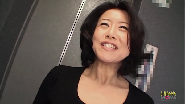 Wanita Asia Matang Tak Sabar Menjejali Semua Mainan Seks Ke Dalam Vaginanya Yang Basah Kuyup