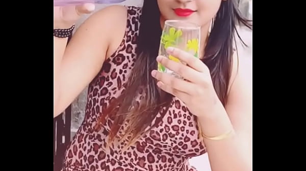 Cewek India Bikin Pose X, Siap Digoyang