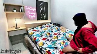Aku Ngeliat Adik Berhijabku Lagi Bengong Di Kamar, Langsung Aku Puasin Dia Sampai Puas, Crot Dalem Memeknya.