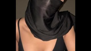 Paling Mantap, Montok Dan Menggoda, Tante Arab Berhijab Dengan Dada Yang Bikin Ngiler.