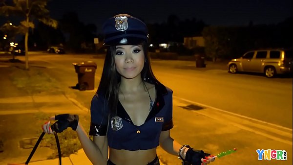 Vina Sky, Remaja Asia Digoyang Ganas Saat Halloween
