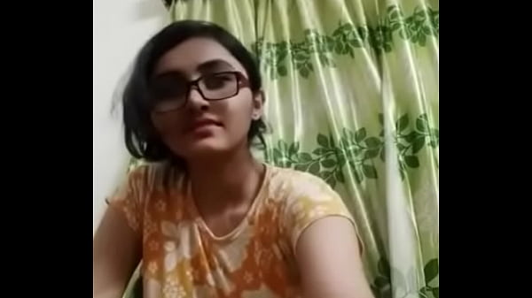 Desi Bos Seksi Yang Menggoda