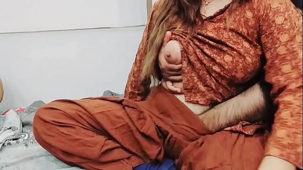 Ibu Tiri Pakistan Lagi Nungging Dianal Sama Suami Cuckold Sambil Potong Sayur, Suara Hindi Panas Bikin Makin Basah