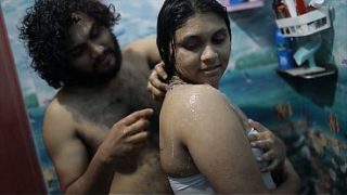 Cewek India Lagi Mandi, Abang Tiri Langsung Grepe-grepe Panas.