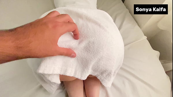 Ibu Tiri Seksi Digaruk Abis Berenang