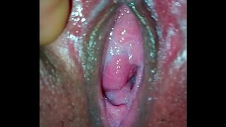 Bini Mainin Kontol Gede Sambil Nikmatin Memek Basah.