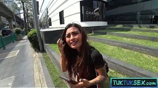Payudara Montok Tapi Tubuh Mungil, Janda Thai Nakal Ngewe Panas Sama Bule Gede Kontol