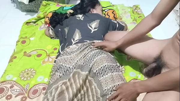 Ngentotin Bu Ratna, Istri Seksi Yang Haus Sentuhan.
