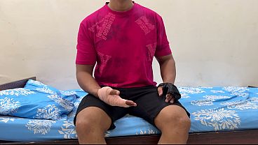 Ibu Tiri Bantu Anak Tirinya Yang Luka Buat Mandi, Malah Godain Dia. Akhirnya Berujung Nyepong Kontolnya, Sebelum Digenjot Keras.