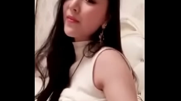 Cewek Lagi Mainin Memek Sendiri Sampe Crot