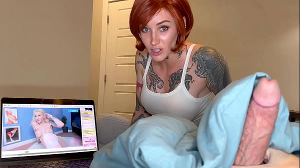 Ibu Tiri Ngintip Kamu Colok Memek Sambil Ngeliatin Kakak Tiri Di Webcam