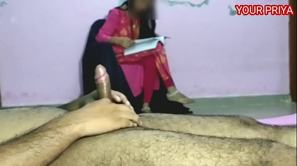 प्रिया को बहलाया और उसकी गांड मारी। हिंदी आवाज के साथ।