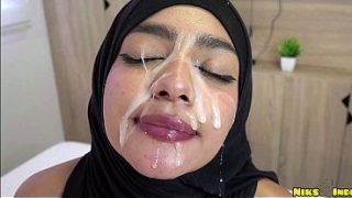 Ngentotin Habis-habisan Cewek Hijab Muda, Mancing Sampe Crot Berantakan.