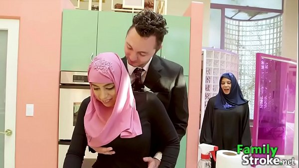 Ngentot Sama Stepbro, Cewek Arab Minta Kontol