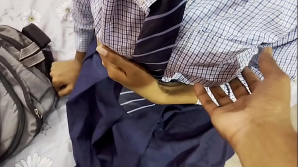 Desi Cewek Sekolah Perawan Nggak Tahan Digenjot Berbagai Gaya Sama Om-om Di Rumah, Suara Hindi Bikin Makin Panas