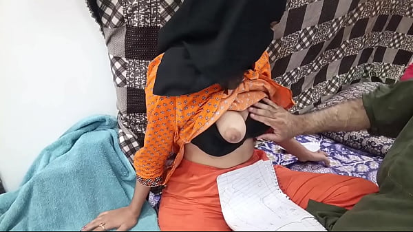 Cewek Mahasiswi Pakistan Berhijab Digebukin Habis-habisan Sama Guru Lesnya
