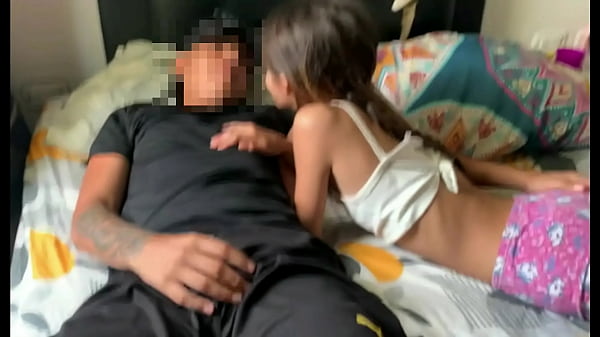 Hermanastra Ngewe Sama Kakak Tiri Saat Ortu Tiri Lagi Pergi – Cerita Lengkap Bikin Muncrat