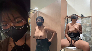 Bokep Indo Pas Ke Mall Malah Jadi Sange Parah Di Toilet.