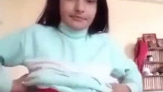 Cewek Kuliah Lugu Nan Imut Lagi Mainin Yoni Becek Sampe Basah Kuyup