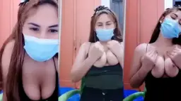 Freya Pamer Tubuh Basah Di Panggung Panas.