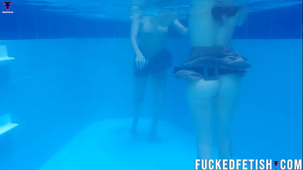 Yessica Bunny Dan Helen Bintang Mesum Duet Seksi Di Kolam Renang, Bikin Basah Kuyup.