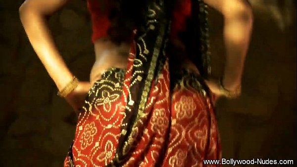 Brunette India Goyang Hot, Gerakan Bikin Mabuk