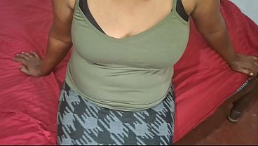 Wanita Asia Lagi Santai Sendirian, Paha Mengangkang, Napas Berat, Siap Diganggu.