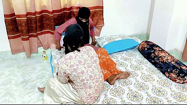 Desi Bhabhi Main Main Dildo Se Chud Rahi Hai.