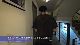Ibu Tiri Lagi Ngajarin Muridnya Yang Masih Anget-anget, Bikin Badan Panas Dan Basah.