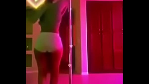 Desi Cewek Goyang Tiang, Bikin Makin Pengen