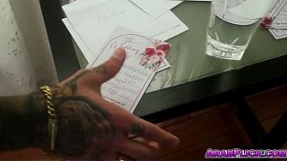 Hijabi Taat Digebrak Pacar Rahasia, Perawan Hilang Di Atas Ranjang.