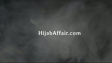 Ibu Tiri Arab Kira Kontolku Lampu, Sampe Ujungnya Basah Kena Senggol.