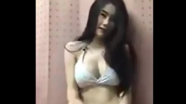 Tonton Live Stream Fb-nya, Cewek Asia Nge Dance Hot Banget Bikin Mending