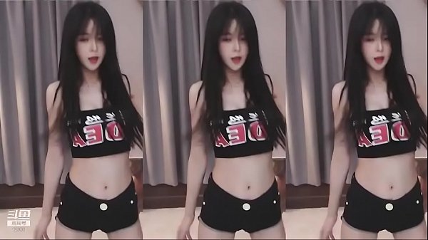 Cô Gái Trung Quốc Nhảy Múa Khoe Thân Hình Thon Gọn, Từng Chuyển động Gợi Cảm đầy Mê Hoặc.