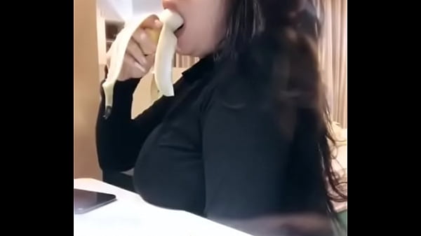 Monica Adhea, Model Indonesia Goyang Lidah Panas Bikin Makin Horny
