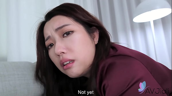 Cici, Istri Tetangga Seksi, Memainkan Kontol Keras Dengan Dada Montoknya.