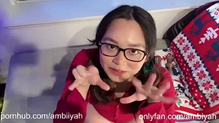Ambiyah Ngenyang Bestie Sambil Crot Di Dalem.