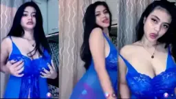 Joice Pake Lingerie Biru Goyang Bikin Makin Pengen