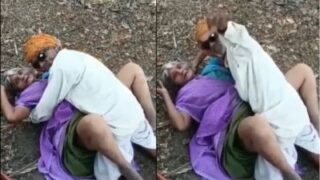 Rajasthani Budhe Jodi Khule Maidan Mein Chudai Karte Hue, Desi Mms Mein Garam Nazara.