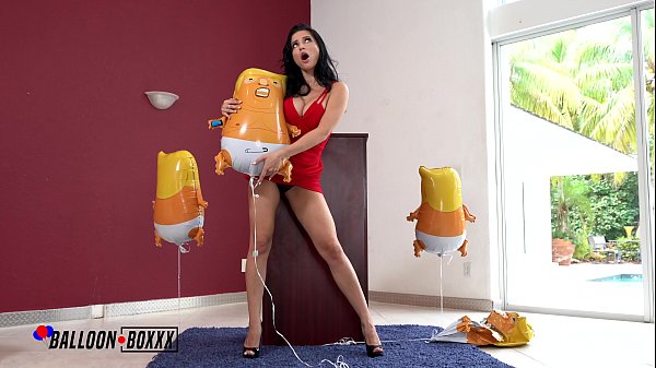 Ngentot Liar! Crystal Rush, Milf Rusia, Sange Banget Nungging Di Atas Balon Trump