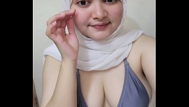 Hari-hari Pertama Goyang Twerk Pakai Hijab, Bikin Makin Liar Dan Basah.
