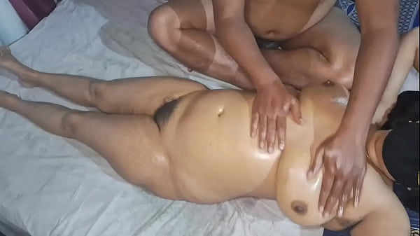 Desi Indian Hot Bhabhi Nge-massage Bugil Total, Sange Banget