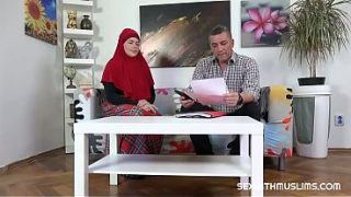 Cewek Sialan Berjilbab Merah Itu Doyan Banget Sama Kontol Keras.