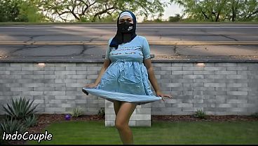 Pelajar Hijab Jogging Di Umum, Colok Kontol Demi Duit