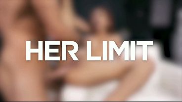 Cewek Asia Ramping Pake Lingerie Pink… Diminyaki Habis, Kontolnya Ditusuk Keras Dari Belakang.