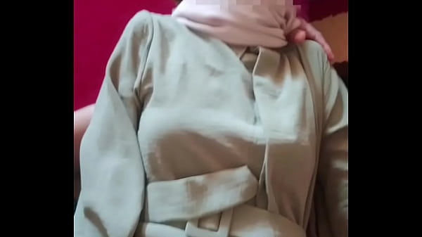 Saudari Tiri Hijab Digenjot Panas Saat Lebaran, Makin Liar Makin Nikmat